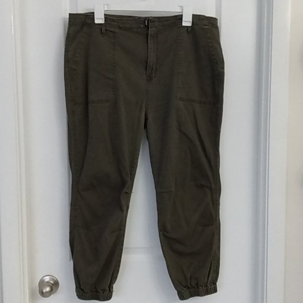 Tinseltown Junior Olive green camo pants